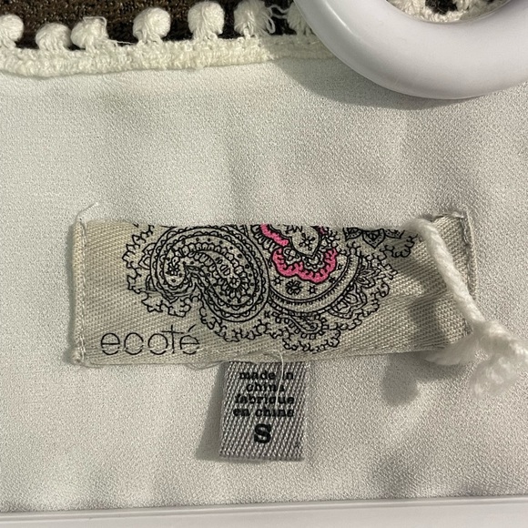 Encore Beautiful Lace Coat - Picture 7 of 8